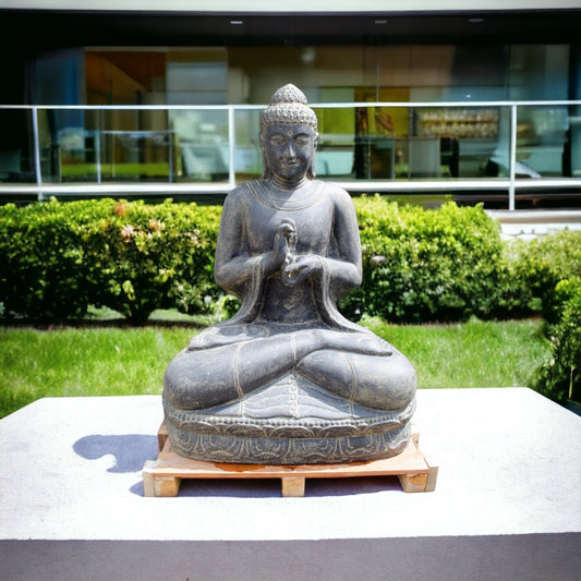 Wetterfeste Buddha Stein Statue, 150cm - Harmonisierende Skulptur für Außenbereich aus Lavasand Steingemisch