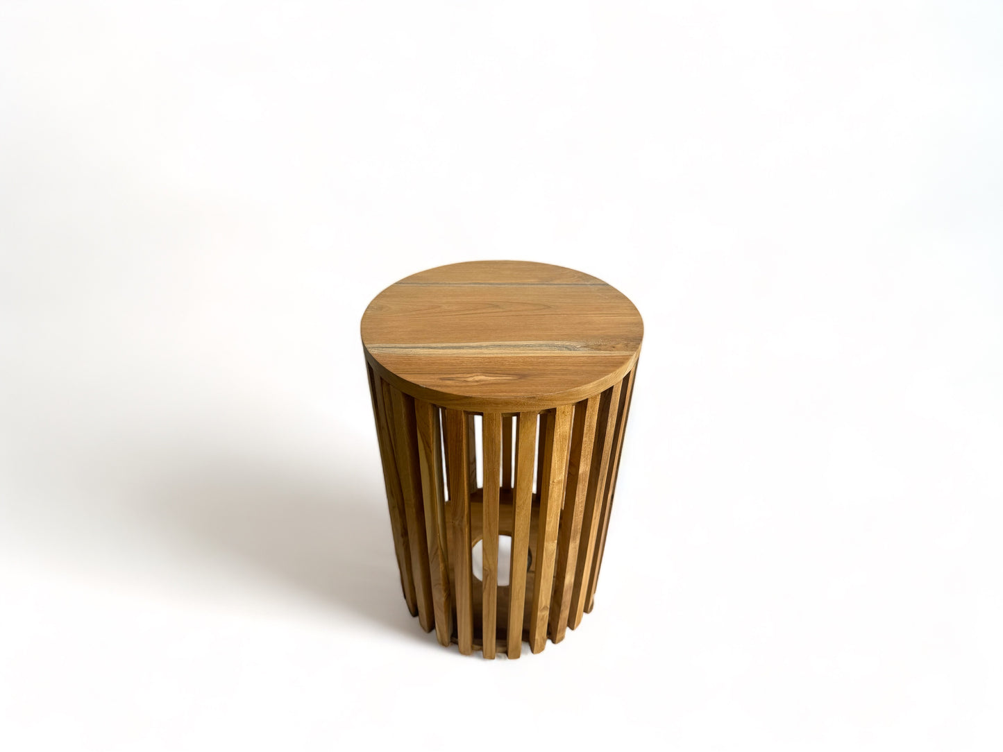 Teakholz-Beistelltisch - Holzhocker Couchtisch - Handgefertigt aus Massivholz – Holzleisten Rund - 50x30x30 cm