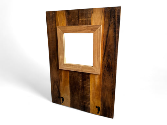 Wandgarderobe mit Spiegel - Integrierter Spiegel mit Zwei Haken – Modern aus Mahagoni und Teakholz – 70x50 cm