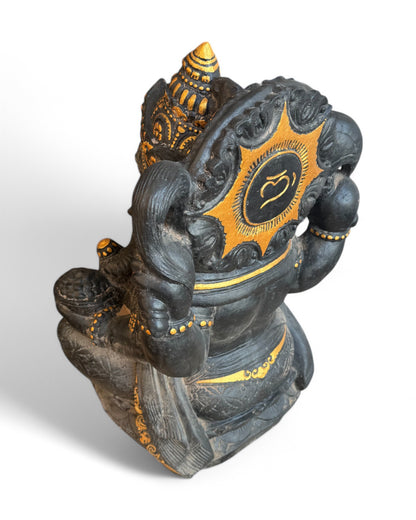 Ganesha Skulptur - Deko Garten Statue - Hindu Gottheit des Glückes - Betonguss Elefant Schwarz Gold - 80x50x41 cm